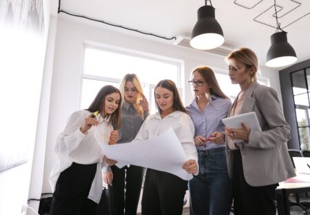 Vagas para mulheres no mercado de trabalho cresce 45% em 2024