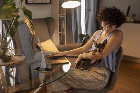 Empresas que resistem ao trabalho híbrido podem perder talentos e enfrentar aumento do ‘quiet quitting’