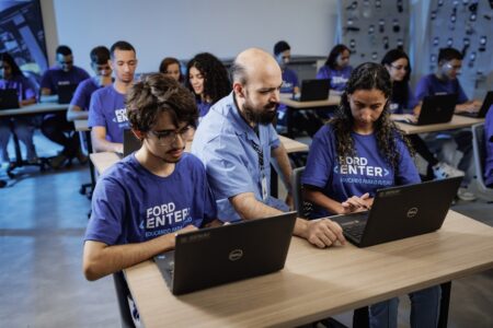 Com mais vagas e conteúdo ampliado, Ford abre inscrições em São Paulo e Bahia
